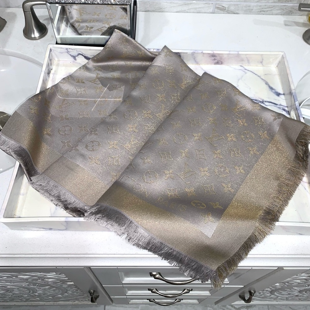 ❌SOLD❌ Authentic NWOT Louis Vuitton Greige Shine Monogram Scarf/Shawl M75121